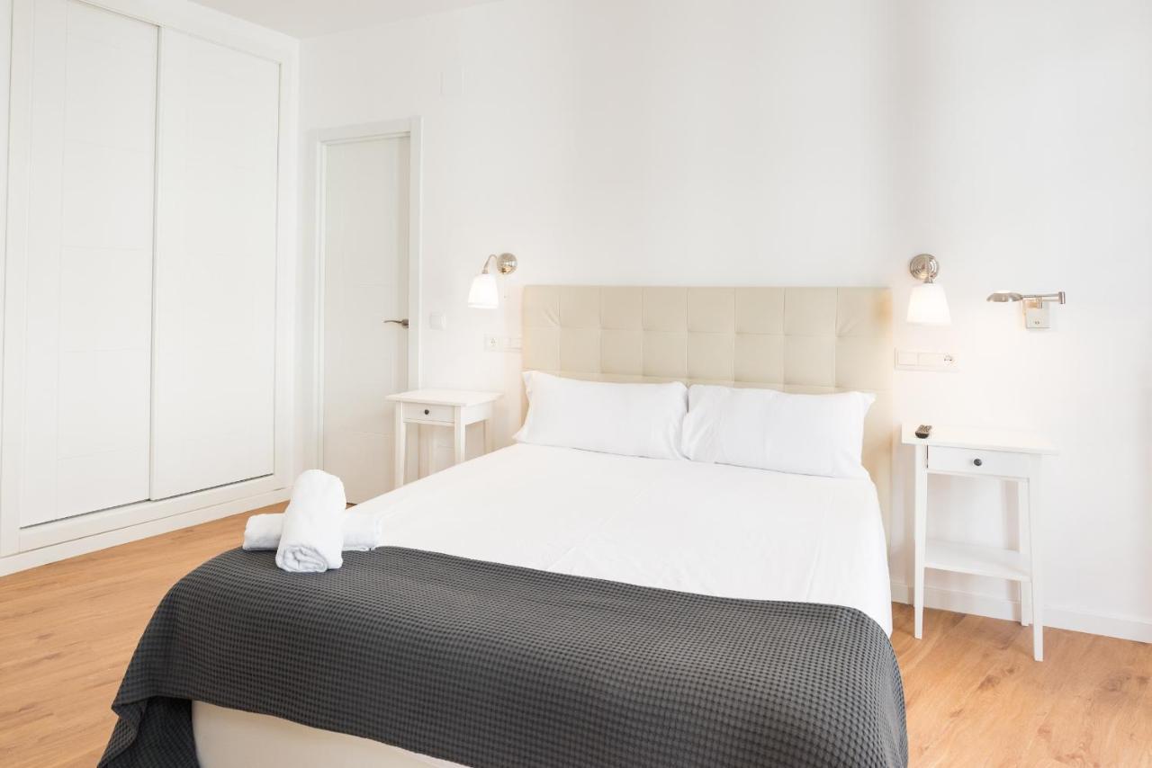 Urbe10 Plaza De La Constitucion 1 Bedroom Apartment Málaga Buitenkant foto