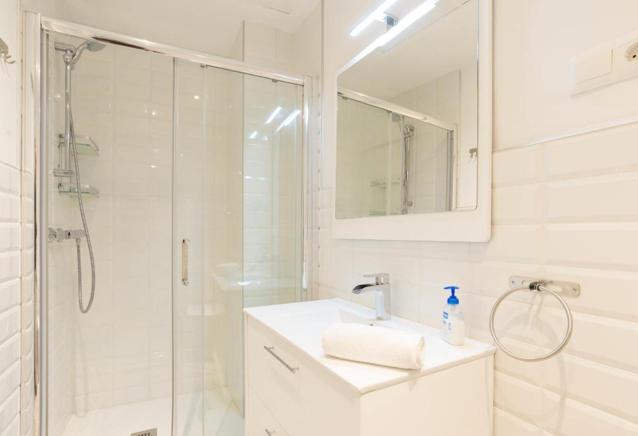 Urbe10 Plaza De La Constitucion 1 Bedroom Apartment Málaga Buitenkant foto